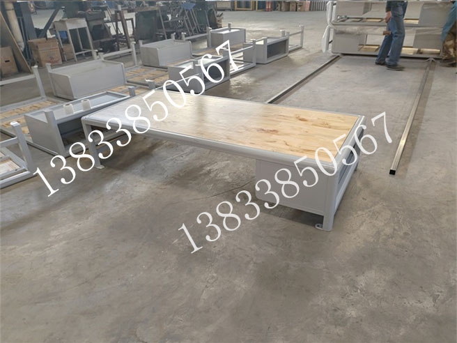 白银监狱床具
